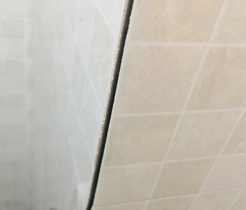 思南瓷砖空鼓维修公司分享阳台瓷砖脱落的修复过程可以分为以下几个步骤