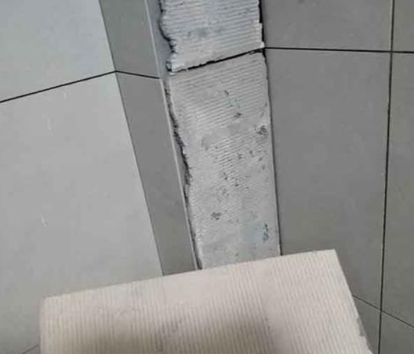 思南瓷砖空鼓维修公司分享下厨房瓷砖脱落的补救措施。